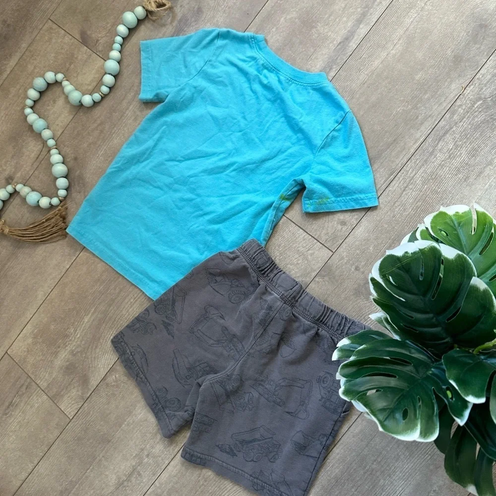 Carter’s 4T Toddler Boy Blue Shark T-Shirt & Gray Construction Sweat Shorts Set